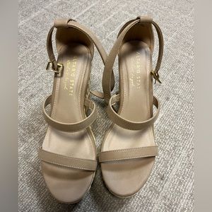 Altar’d State Size 8.5 Wedge Heel Shoe